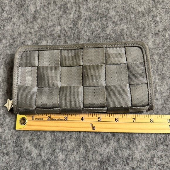 Harvey's Seatbelt Wallet Gray Zip Around 8" Beige Clutch - Picture 5 of 10